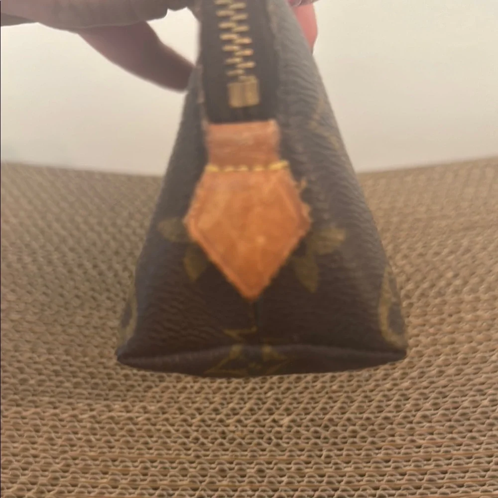 Louis Vuitton Monogram Pouch - Picture 4 of 7